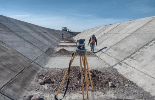 Construcción de canal principal